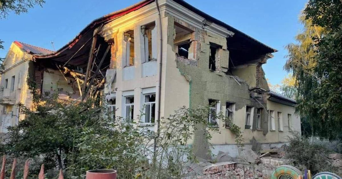Російські окупанти обстріляли та зруйнували дитячий садок у Слов'янську