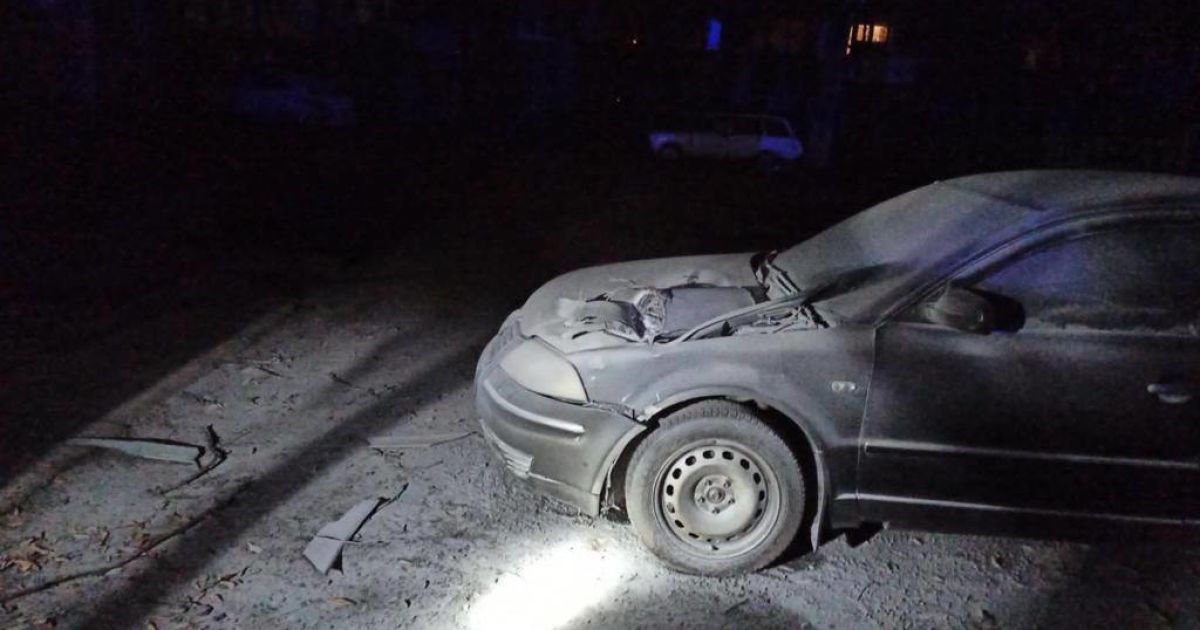 Атака на Киев в новогоднюю ночь: обломок ракеты упал на автомобиль