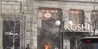 У самому центрі Києва палає магазин "Roshen"