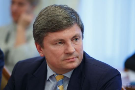 “Не треба мені нічого сувати”: нардепу від ЄС вручили обвинувачення, але він опирався (відео)