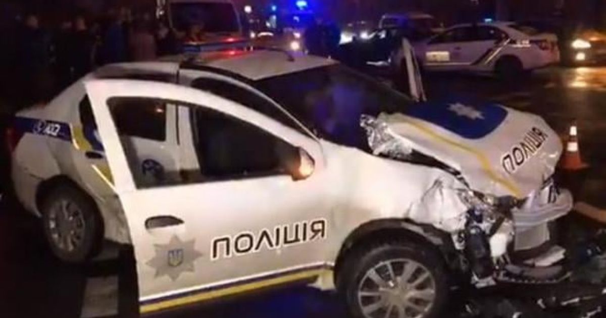 Протаранил такси с пассажирами на служебном авто: в Киеве участковому офицеру сообщено о подозрении