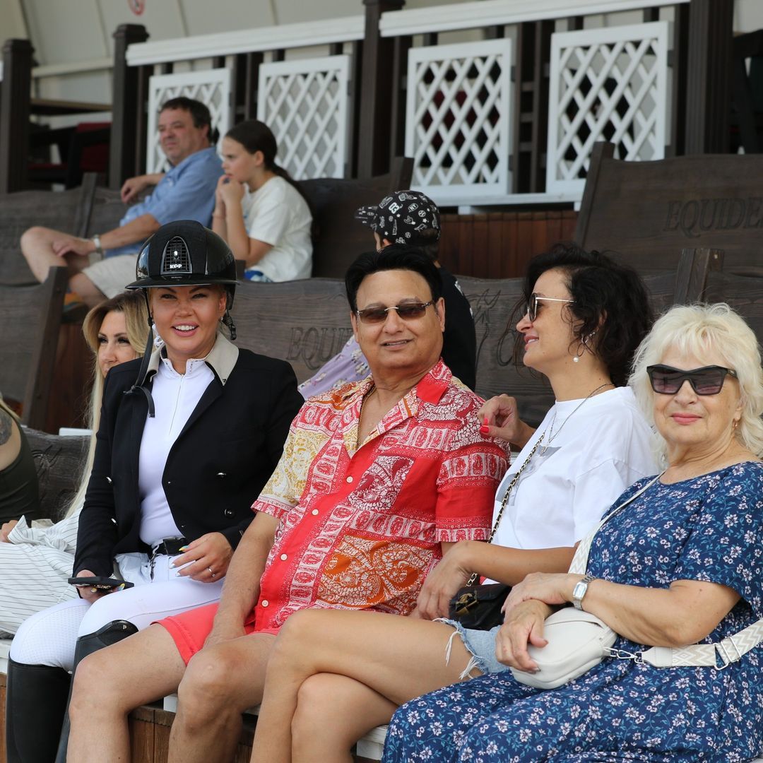 Камалия с семьей / © instagram.com/kamaliyaofficial