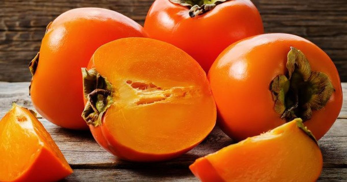 The Best Way to Eat Persimmon: With or Without Peel, and Other Tips