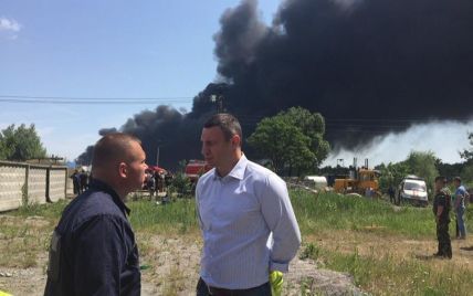 Кличко розповів, чи є шкідливі домішки в повітрі в Києві через пожежу на нафтобазі у Василькові