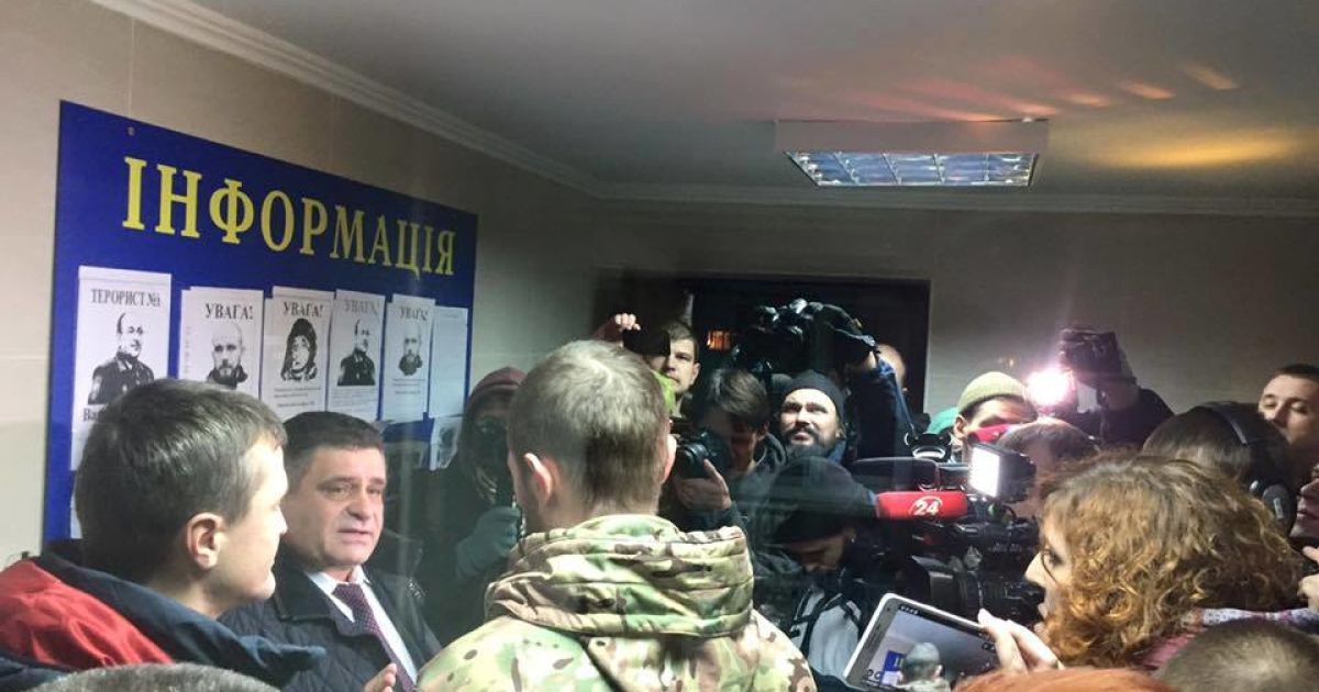 Активісти заблокували приміщення Подільського відділу поліції. / © Facebook/C14 news