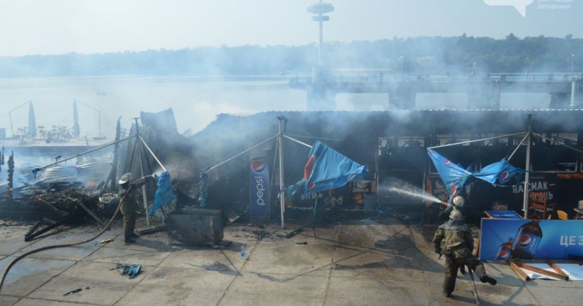 В Запорожье быстро сгорел местный клуб / © 06153.com.ua