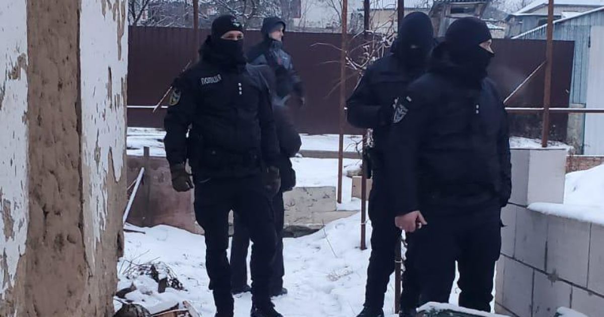 Розбещувала та ґвалтувала: у Києві мати чотири роки знімала своїх дітей у порно (фото)