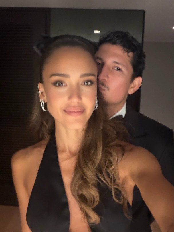 Джессіка Альба й Денні Рамірес  / © instagram.com/jessicaalba