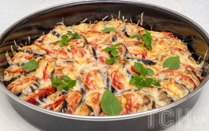 Баклажаны, запеченные в духовке с сыром и помидорами