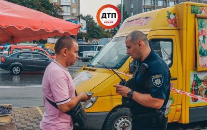 В Киеве возле метро продавец шаурмы ножом пырнул клиента