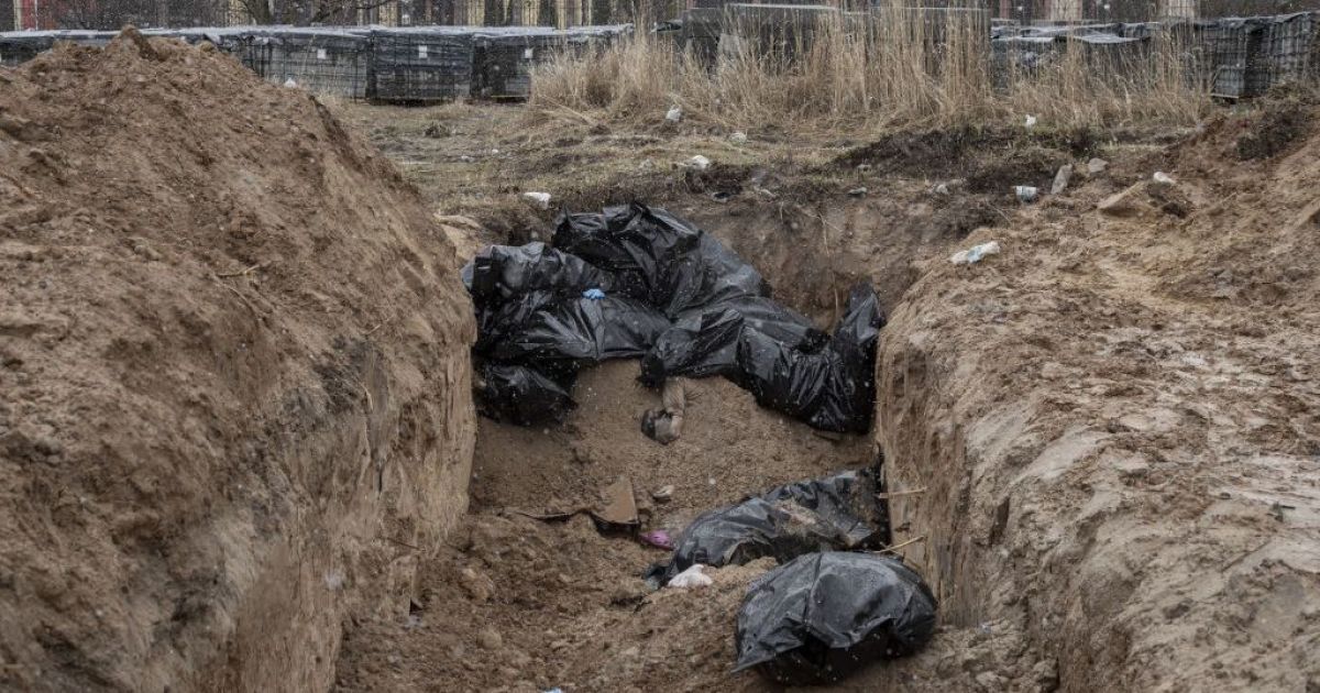 Від чого ви їх захищаєте? Від життя? — Подоляк про мобільні крематорії в Маріуполі, в яких окупанти спалюють мирних мешканців
