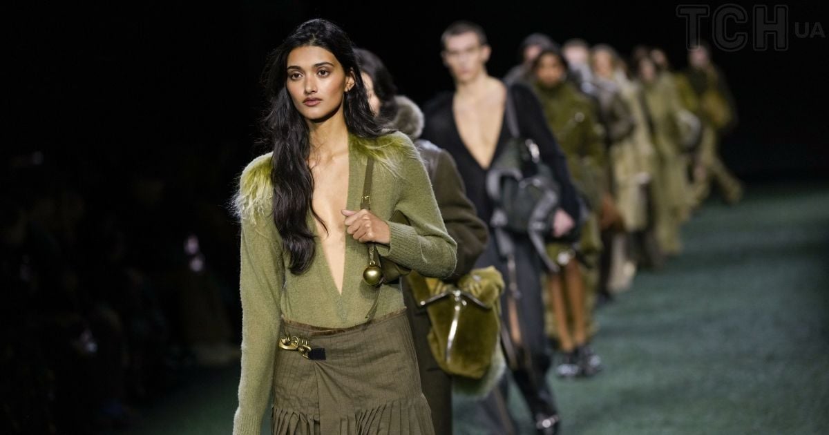 Показ коллекции Burberry осень-зима 2024