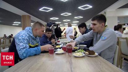 Через день спортсменів на базі у Конча-Заспі годують червоною рибою та ікрою