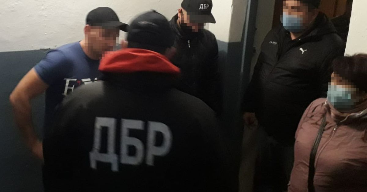 Жорстоке побиття підозрюваного під час затримання: у Києві двом оперативникам повідомлено про підозру