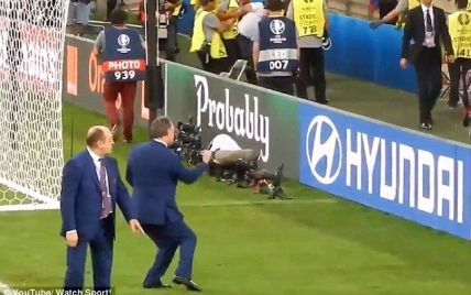 СМИ показали видео, как министр спорта России поддерживал фанатов во время столкновений с англичанами