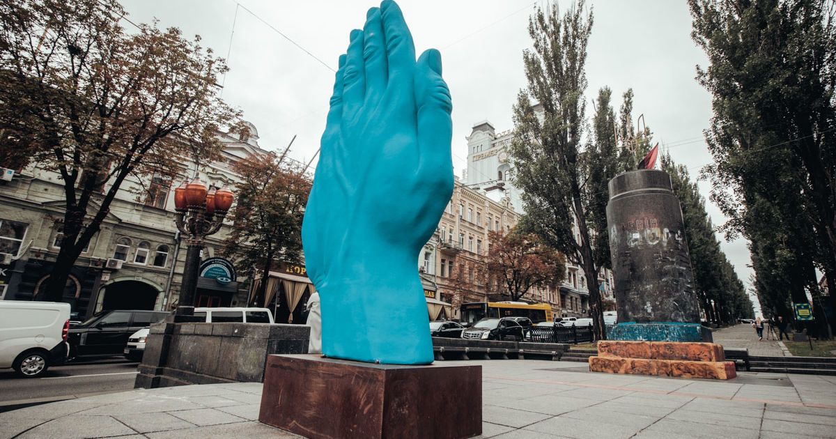 синя рука_2 / © Информатор