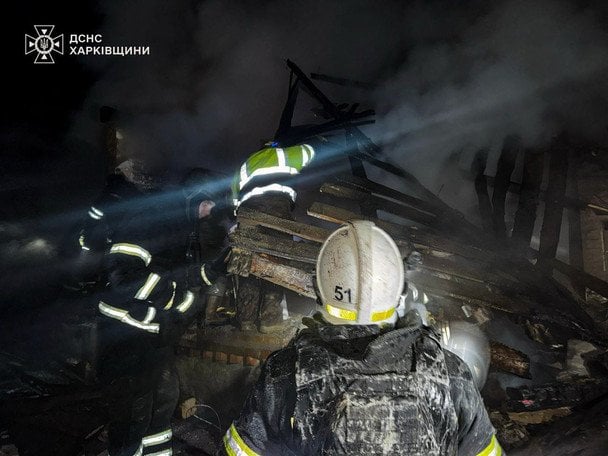 Рятувальники вилучили з-під завалів тіла 4 загиблих, з яких троє — діти / © ДСНС