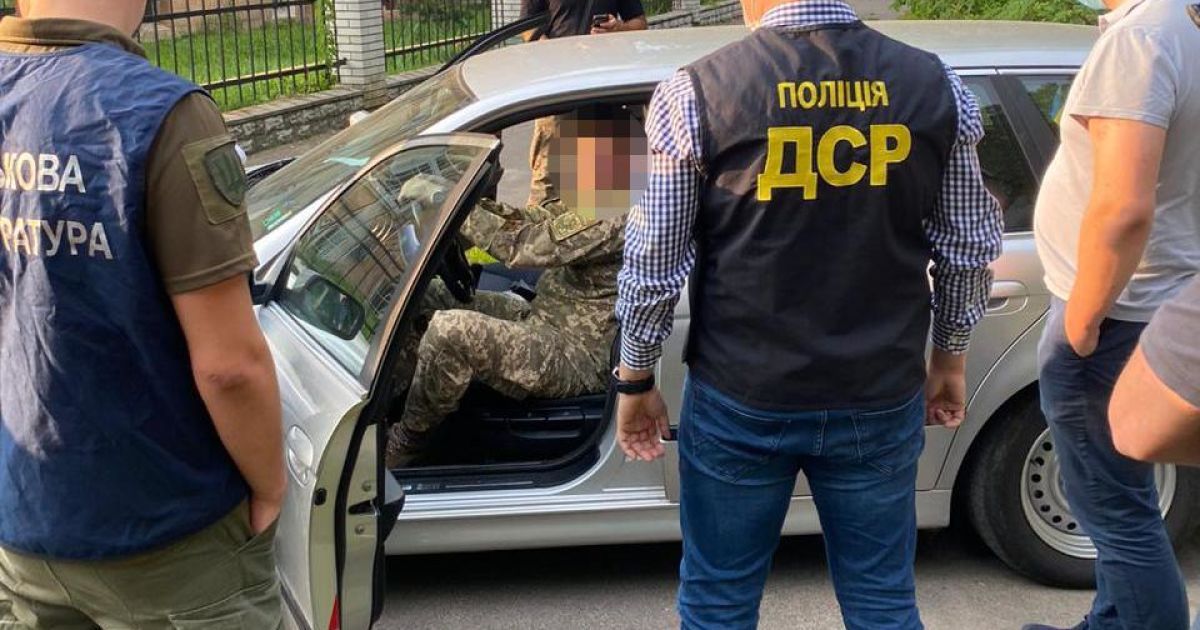 Во Львове поймали на взятке преподавателя Академии сухопутных войск