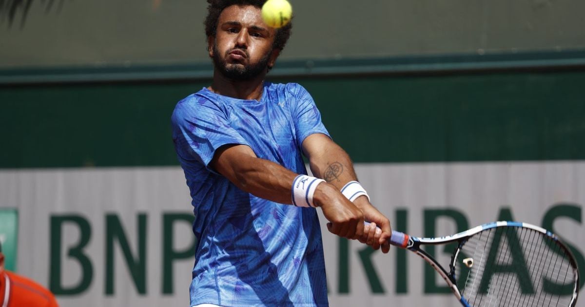 Французского теннисиста выгнали с Roland Garros за приставания к репортеру
