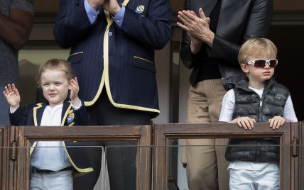 Редкий семейный выход: Княгиня Шарлин и князь Альбер II сходили на спортивное мероприятие