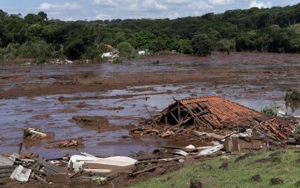 Разрушенные дома и более 100 погибших. Бразильский телеканал показал видео прорыва плотины