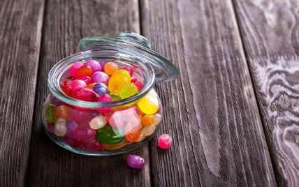 Карієс і надлишкова вага: у МОЗ радять не купувати цукерки дітям на свята 