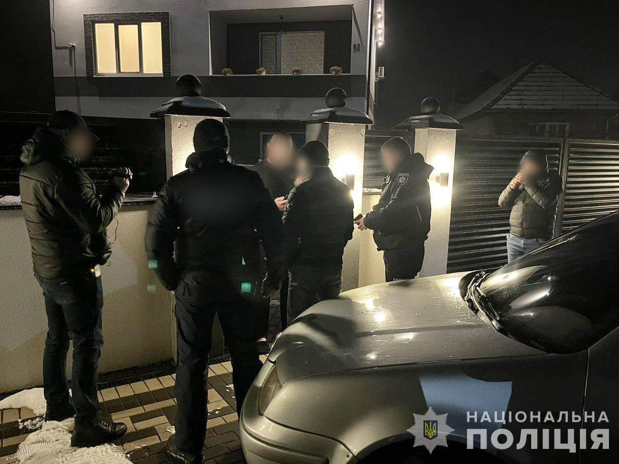 Поліція проводить понад 200 обшуків через незаконний виїзд за кордон військовозобов’язаних / Фото: Нацполіція України / ©