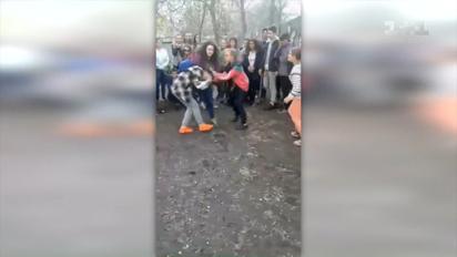 В Чернигове подростки жестоко избили двух школьниц на глазах у взрослых