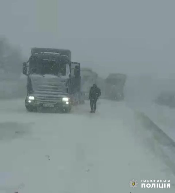 Снігопад спричинив низку аварій на трасах Одещини / ©