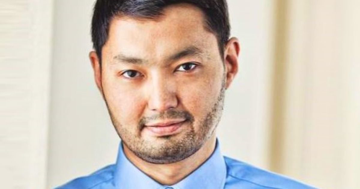 Влиятельный казахстанский бизнесмен Кенес Ракишев охотно помогает устроиться в жизни вчерашним детдомовцам