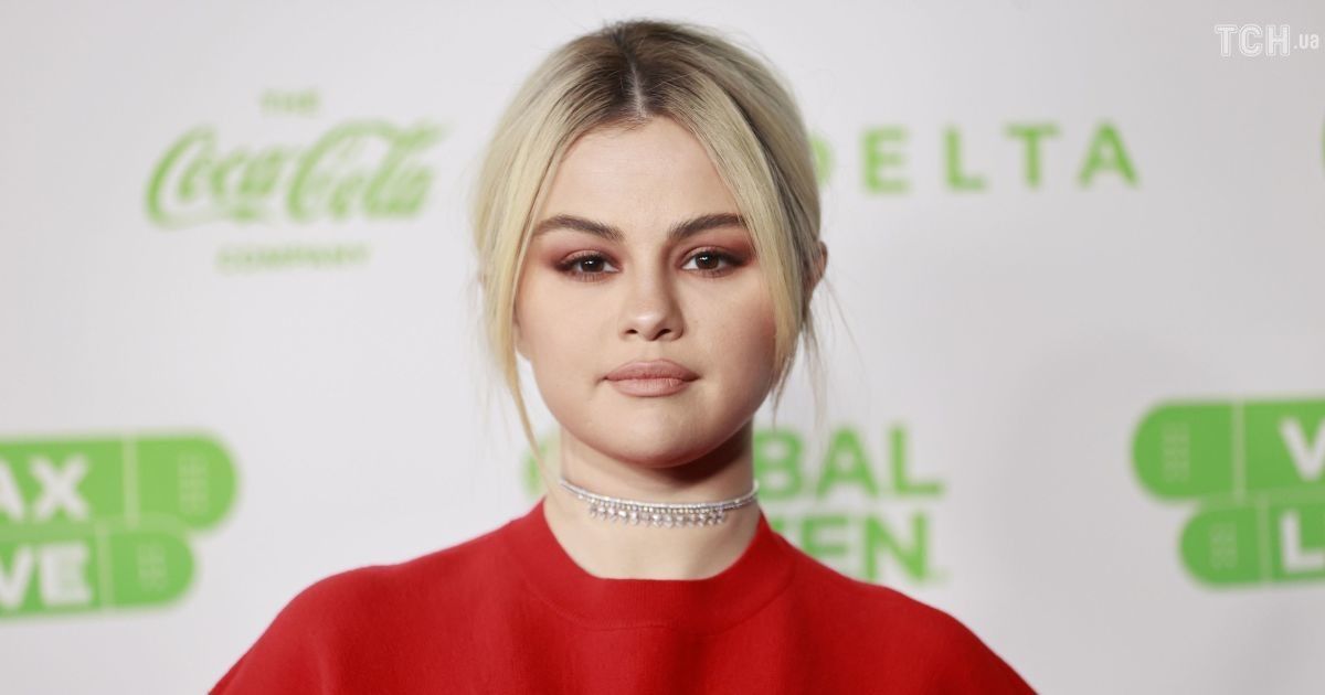Селена Гомес заявила, що її стосунки з Бібером та The Weeknd були приречені: "Мене прокляли"
