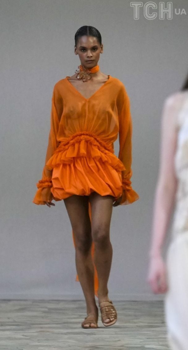 Показ коллекции весна-лето 2025 бренда Alberta Ferretti / © Associated Press