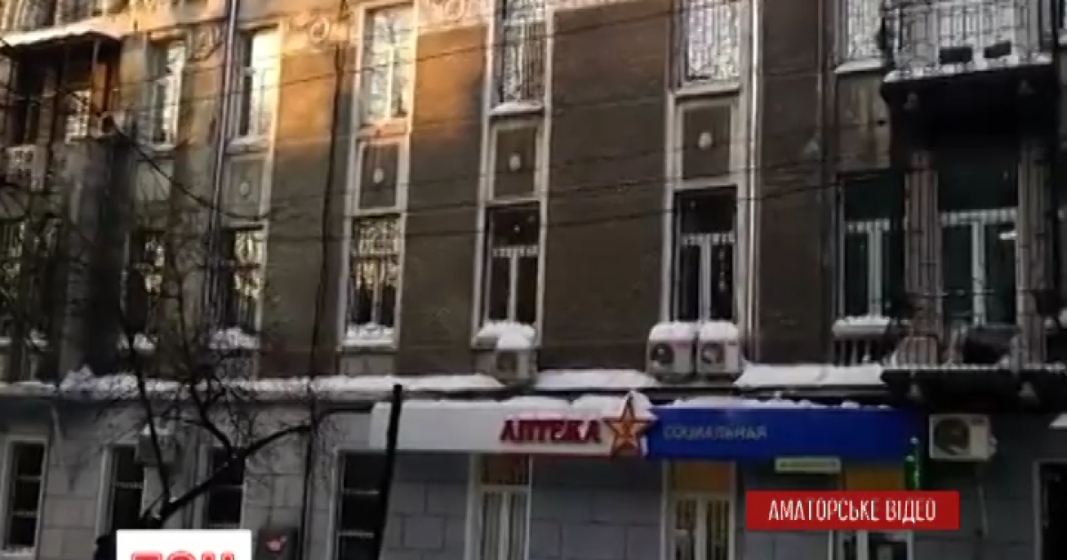 В Одессе снайпер с пневматическим ружьем устроил охоту на сосульки