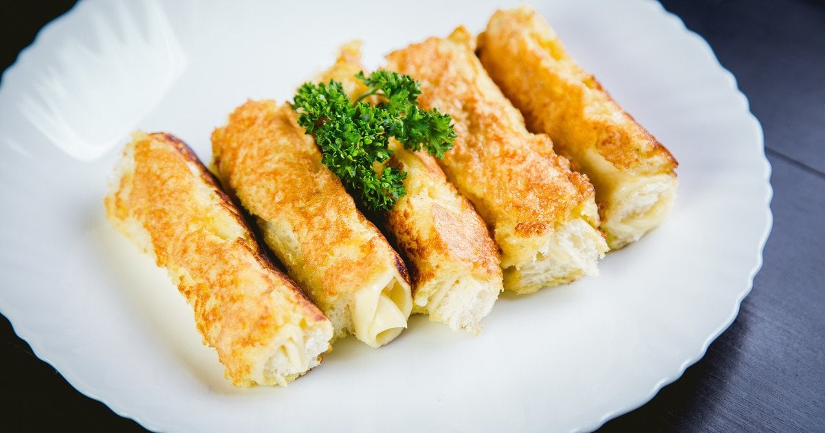 Закуска з вафельних коржів із картопляним пюре