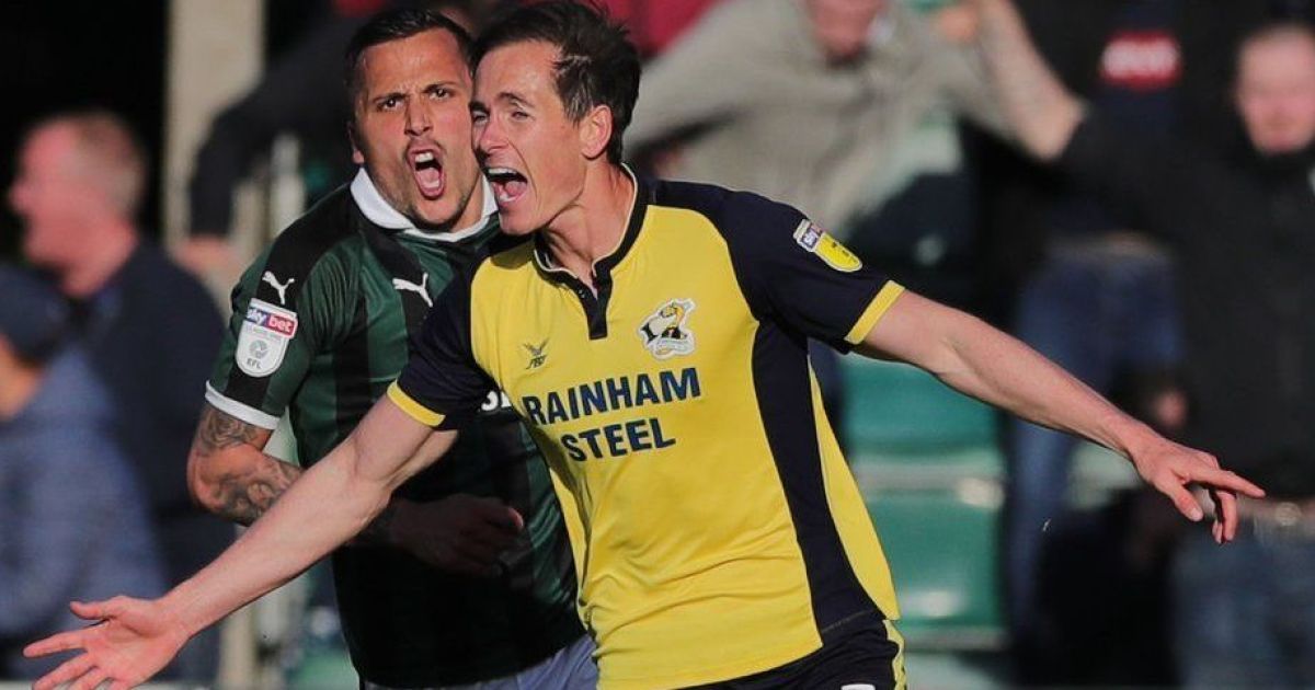 Вратарь сборной россии по футболу. Вратарь славии прага. Травма вратаря гента. Сборная ирана вратарь. Травма вратаря гента.