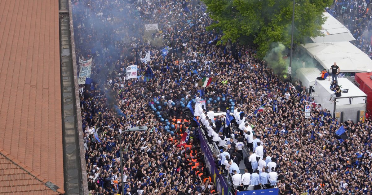 Фанаты "Интера" празднуют завоевание чемпионства