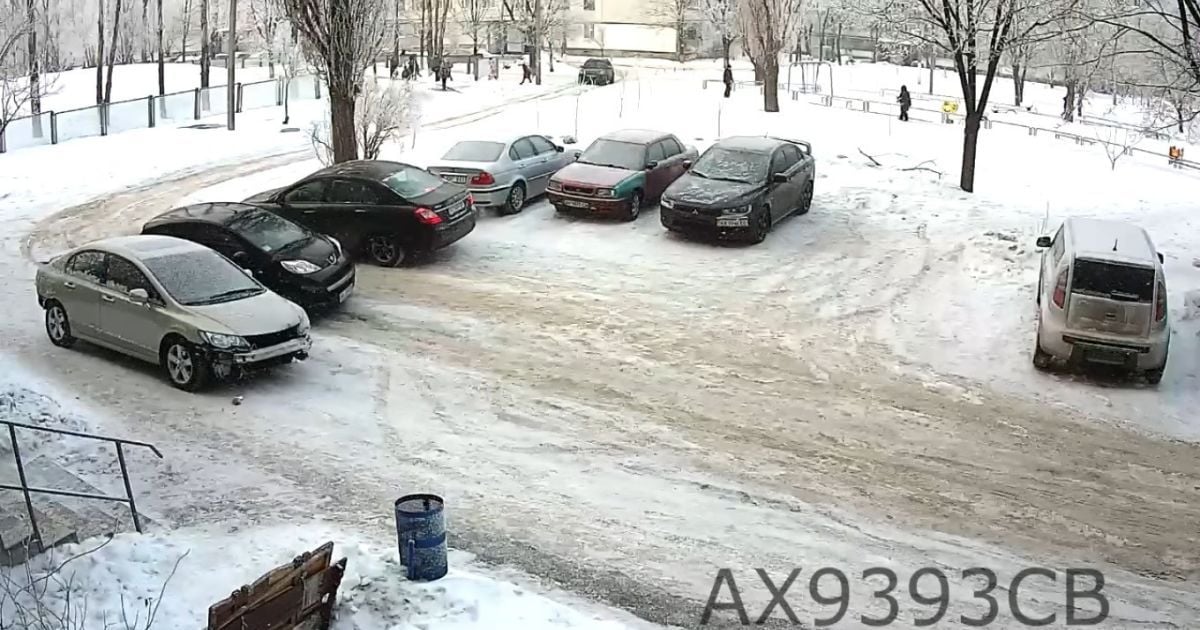 В Харькове из-за одного автомобиля за час случилось семь аварий