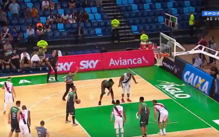 Бразильский баскетболист неудачно исполнил штрафной бросок и принес своей команде победу