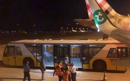 В Португалии "Боинг" выполнил вынужденную посадку из-за вони от пассажира
