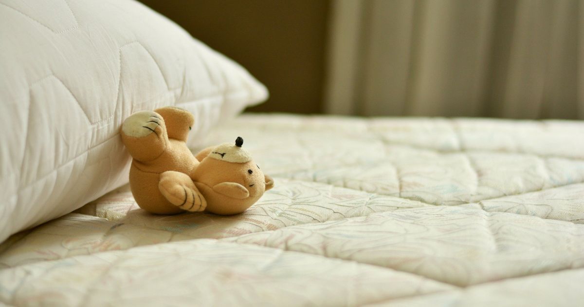 Під Чернівцями 36-річна мати залишила дитину в готелі і зникла