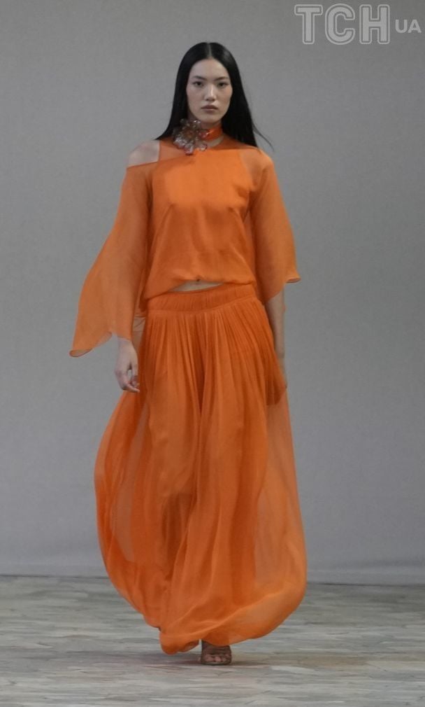 Показ коллекции весна-лето 2025 бренда Alberta Ferretti / © Associated Press