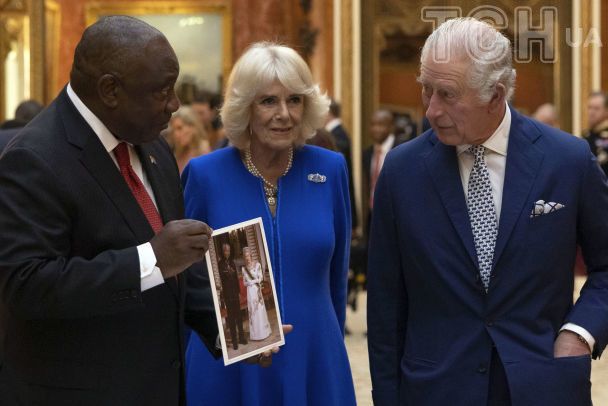 Королева Камілла та король Чарльз під час вітання президента ПАР / © Associated Press