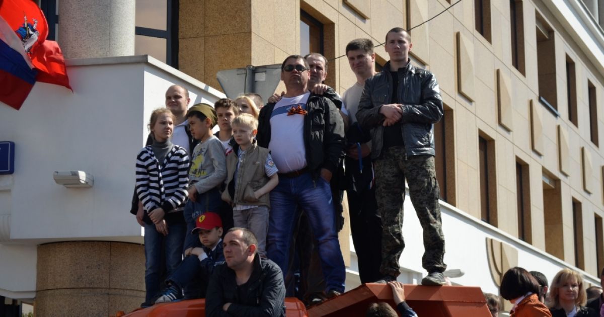 Россияне так и не смогли попасть на разрекламированный парад / © Фото Дмитрия Флорина