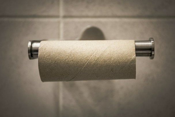 Пара опинилася на межі розлучення через туалетний папір: що стало причиною