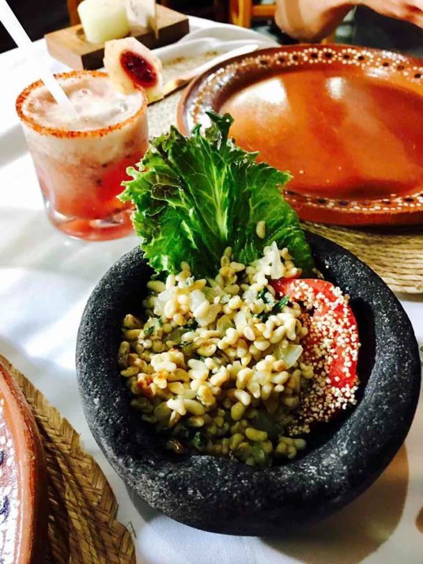 В Мексике в пары была экзотическая еда - яйца муравьев / © пресс-служба канала "1+1"