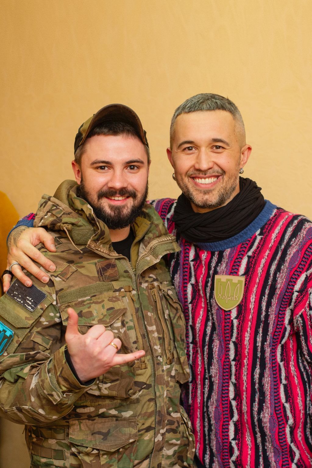 Сергей Бабкин с военным / © Пресс-служба Сергея Бабкина