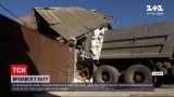 Новости Украины: в Днепре грузовик покатился со склона и разрушил частный дом