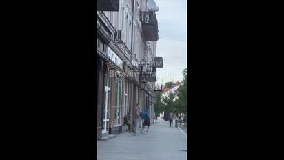 Прохожий сорвал шевроны с военнослужащего
