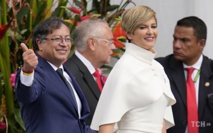 Подчеркнула стройную фигуру: первая леди Колумбии в белом наряде появилась на инаугурации своего мужа