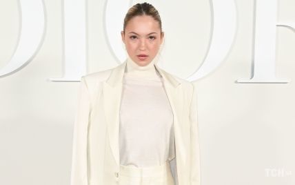 В молочно-белом костюме: стильная Лила Мосс посетила показ Dior